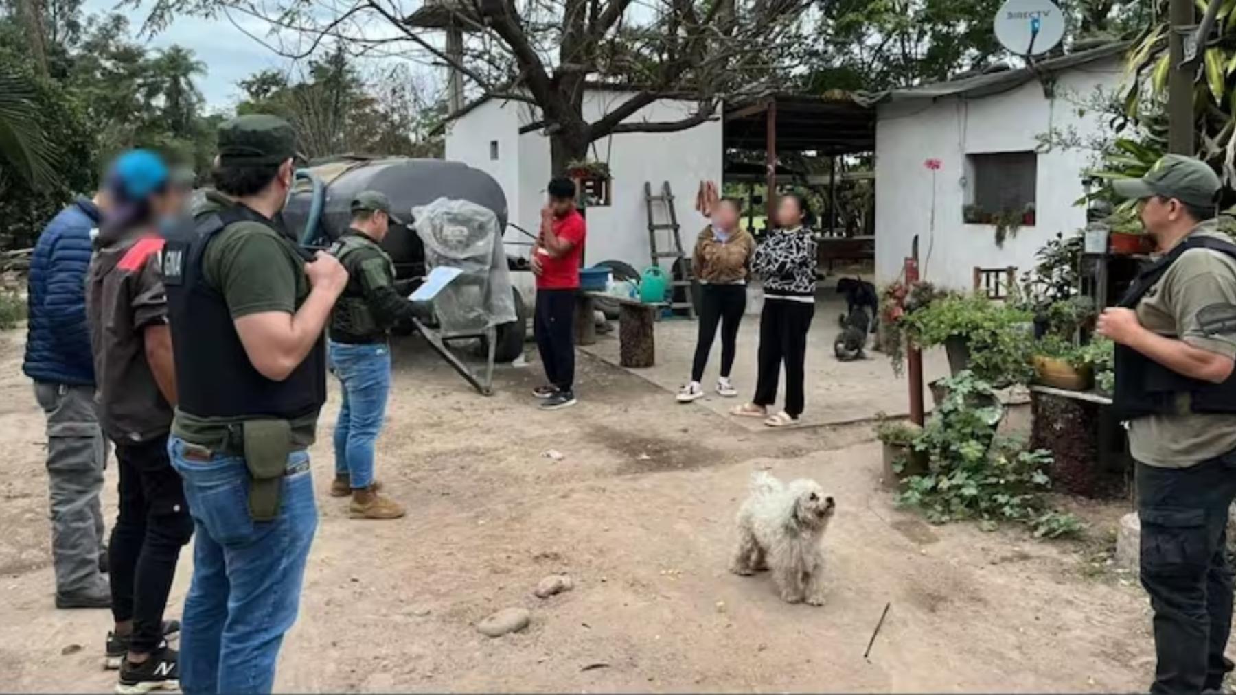 En el lugar fueron detenidas varias personas que fueron imputadas por la Justicia Federal