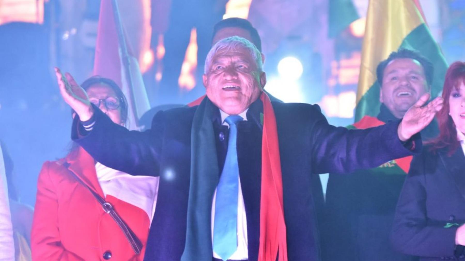 ¡Viva mi patria Bolivia! Conmemoran el Bicentenario en la Verbena Paceña