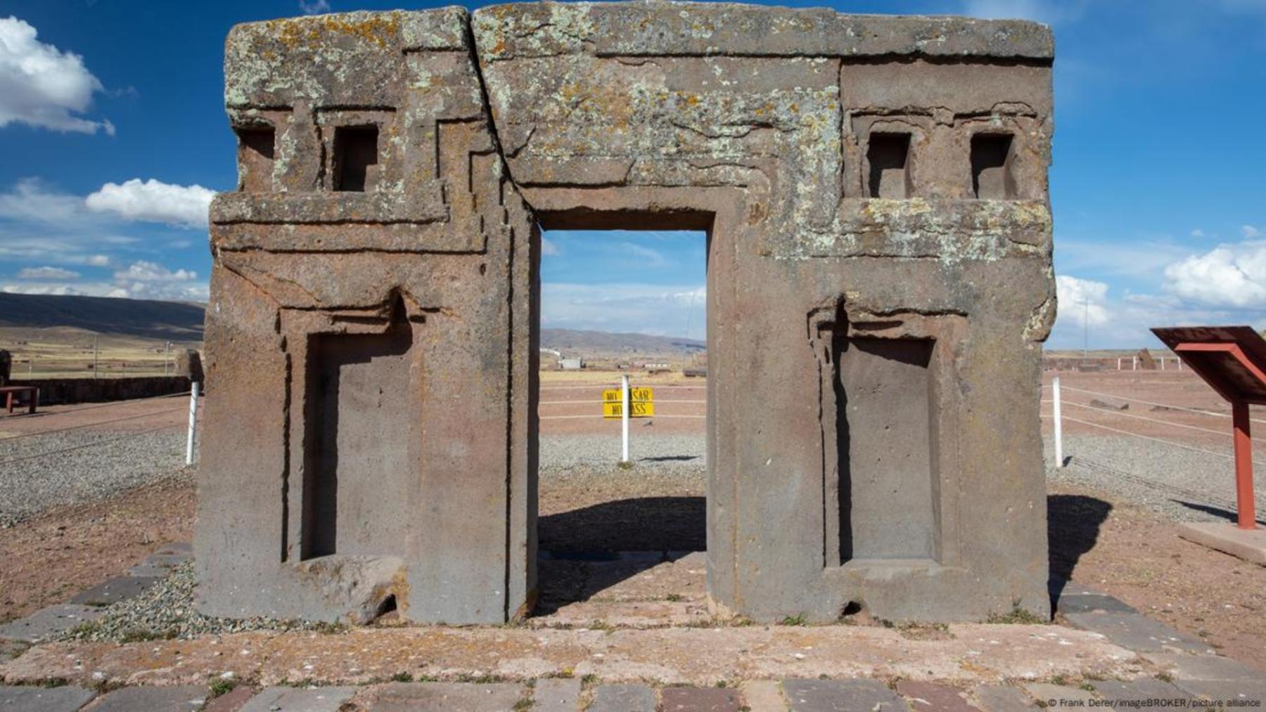 El templo descubierto ha sido bautizado como Palaspata en honor al nombre local del área, se encuentra a unos 130 kilómetros al sur del sitio arqueológico principal de Tiwanaku.