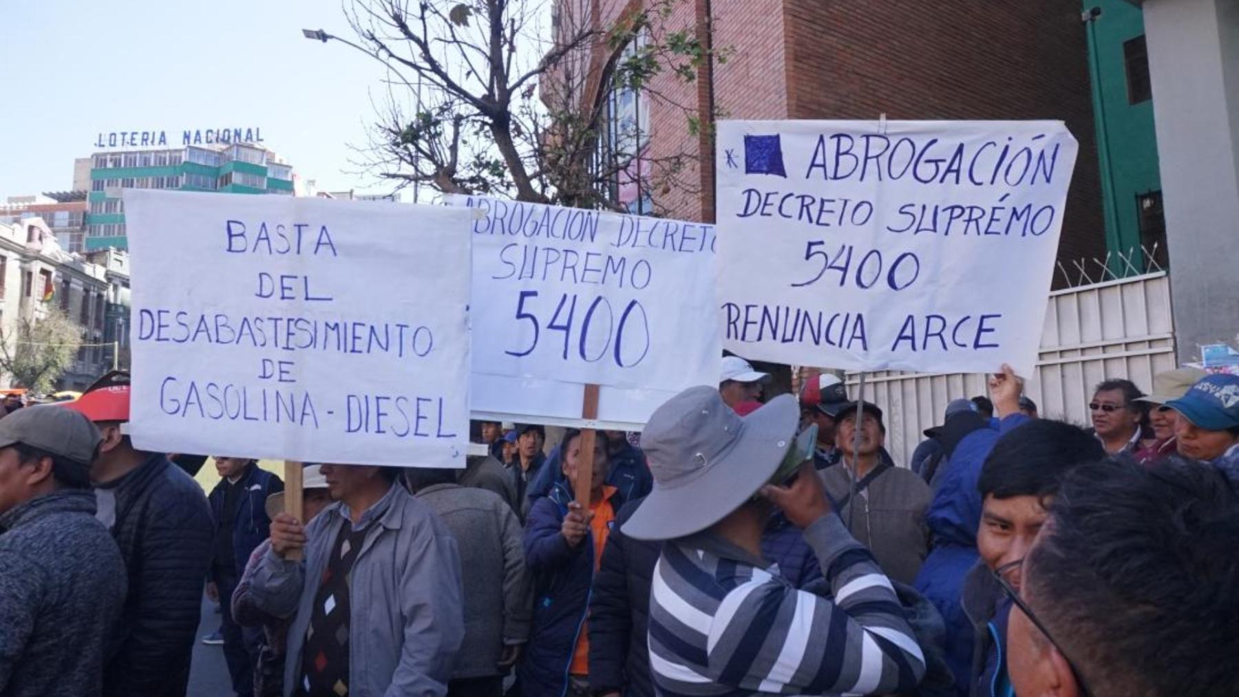 Protesta de los transportistas en La Paz.