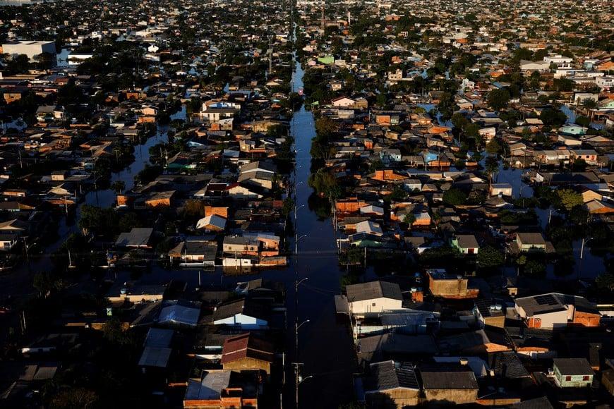 La localidad de Canoas, cercana a Porto Alegre bajo agua. Crédito: Reuters.