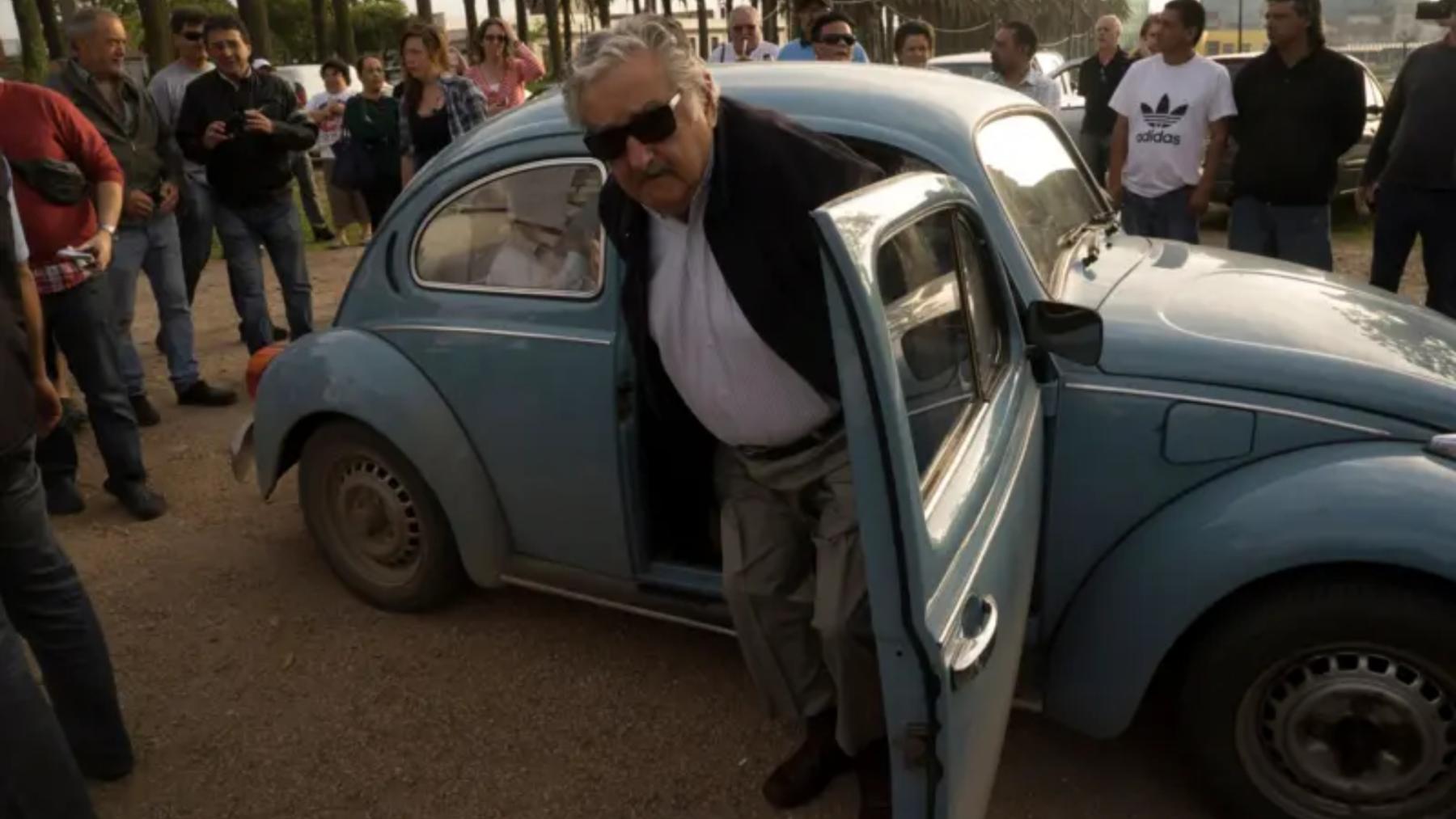 El Volkswagen "escarabajo" de Mujica se volvió otro símbolo de su figura.