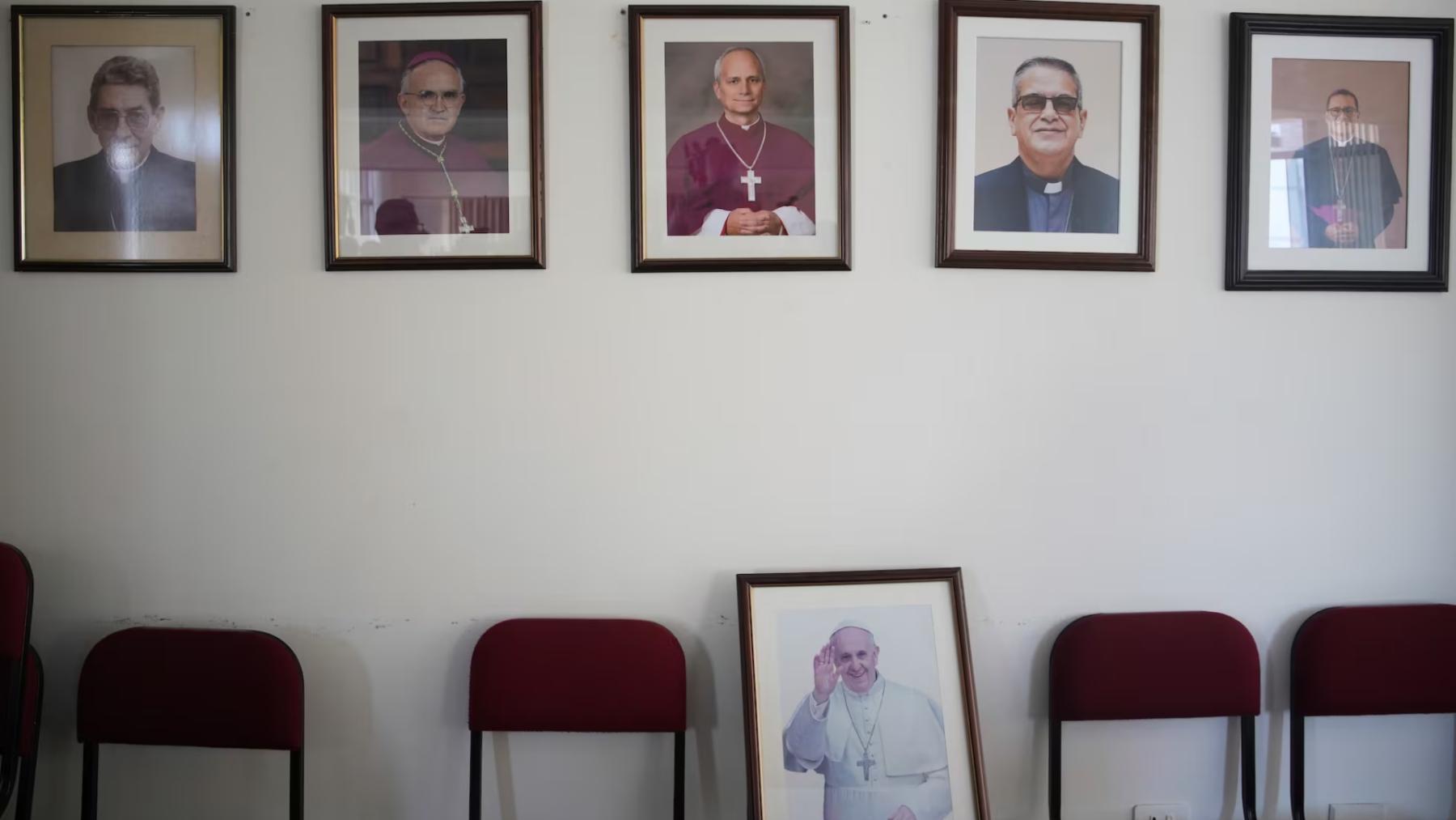 Retratos de obispos de la Diócesis de Chiclayo, Perú, el 9 de mayo de 2025.