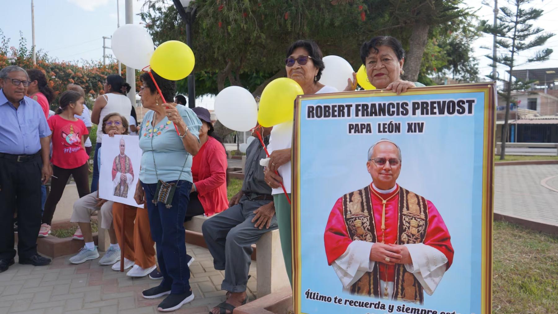 Fieles de Illimo rinden homenaje a nuevo papa