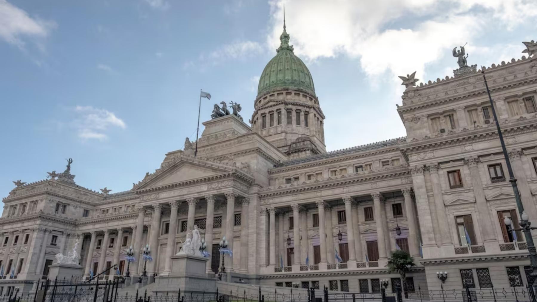 Las 10 ciudades más felices del mundo en 2025, según el Happy City Index. Buenos Aires destacó como una de las ciudades más felices en 2025. En la imagen aparece el Congreso Nacional de la capital argentina.