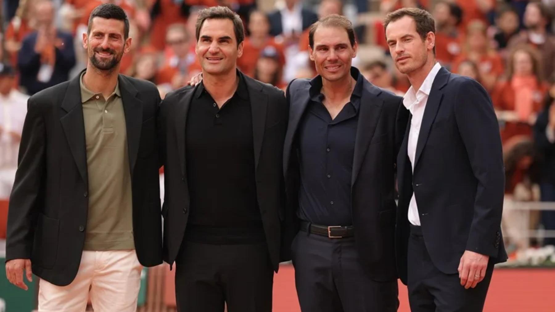 Novak Djokovic, Roger Federer y Andy Murray acompañan a Rafael Nadal durante el homenaje que le ofreció Roland Garros.