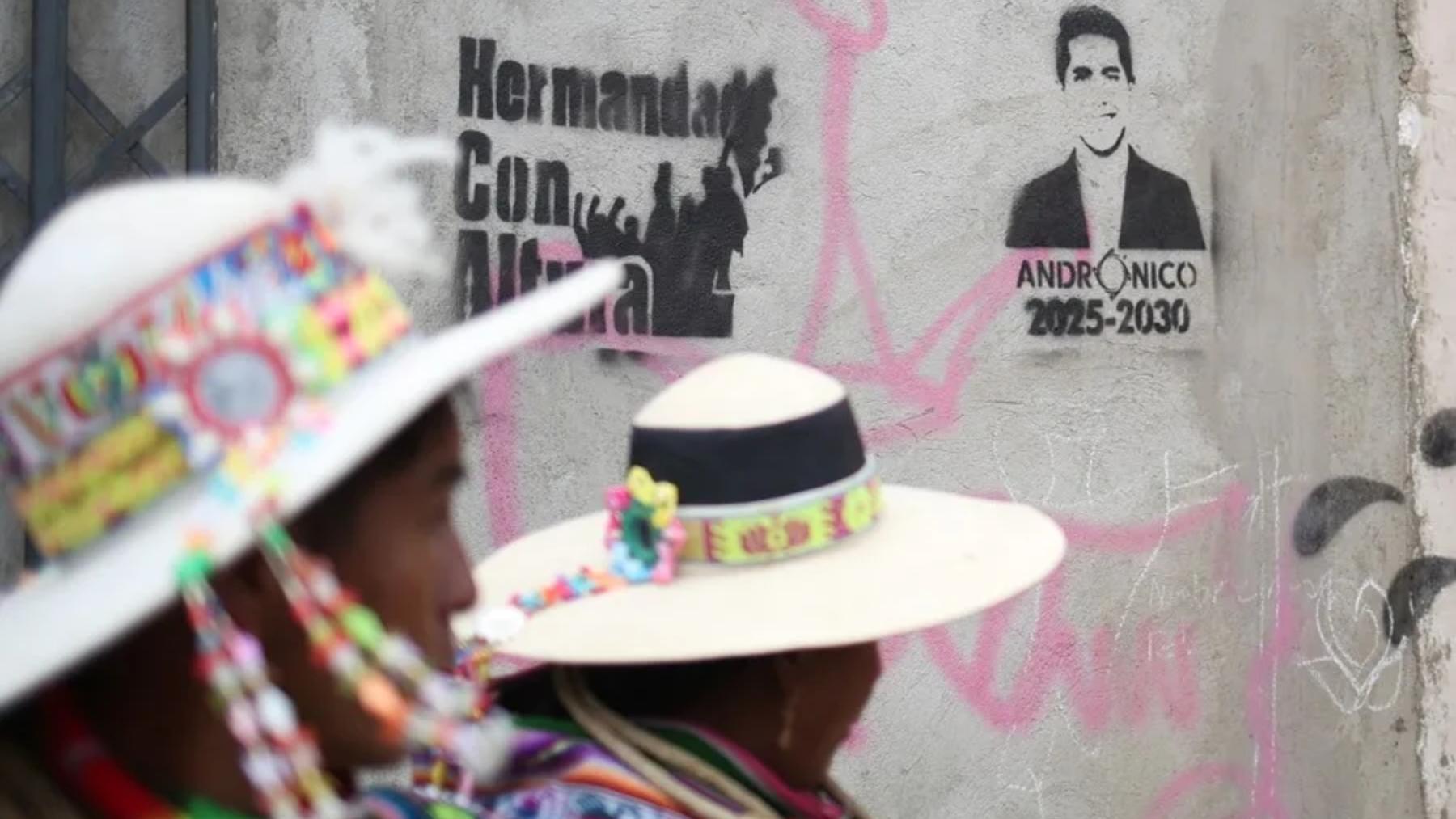 Integrantes de organizaciones sociales participan en un acto de proclamación del presidente del Senado, Andrónico Rodríguez, como candidato a la Presidencia para las elecciones de 2025, este sábado en El Alto (Bolivia).